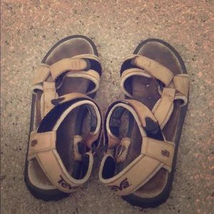 Women’s tevas